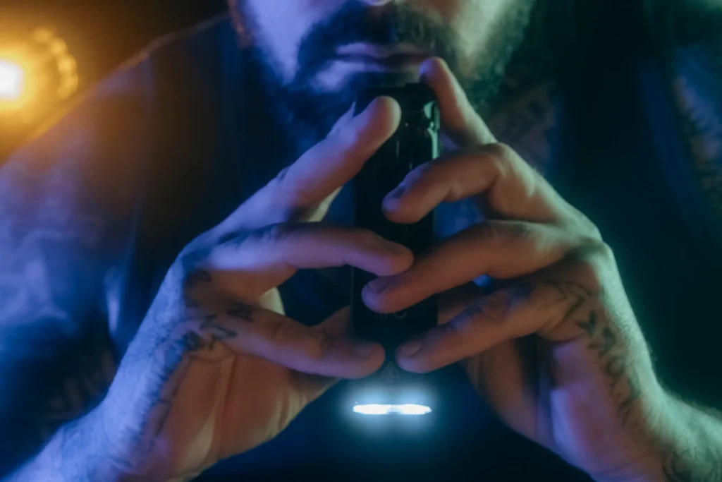 La lampe torche en self-défense : l'outil que tout le monde sous-estime 1 Lampe torche tactique EDC pour la self défense