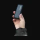 Batterie externe Nitecore NB Air 89 g tenue en main, format poche EDC